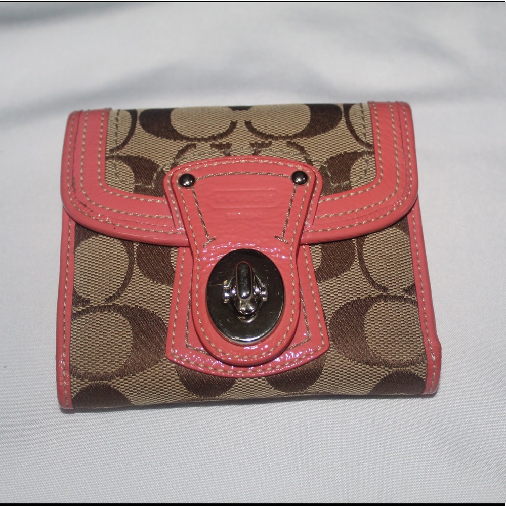 Small Signature Coach Wallet (Authentic)